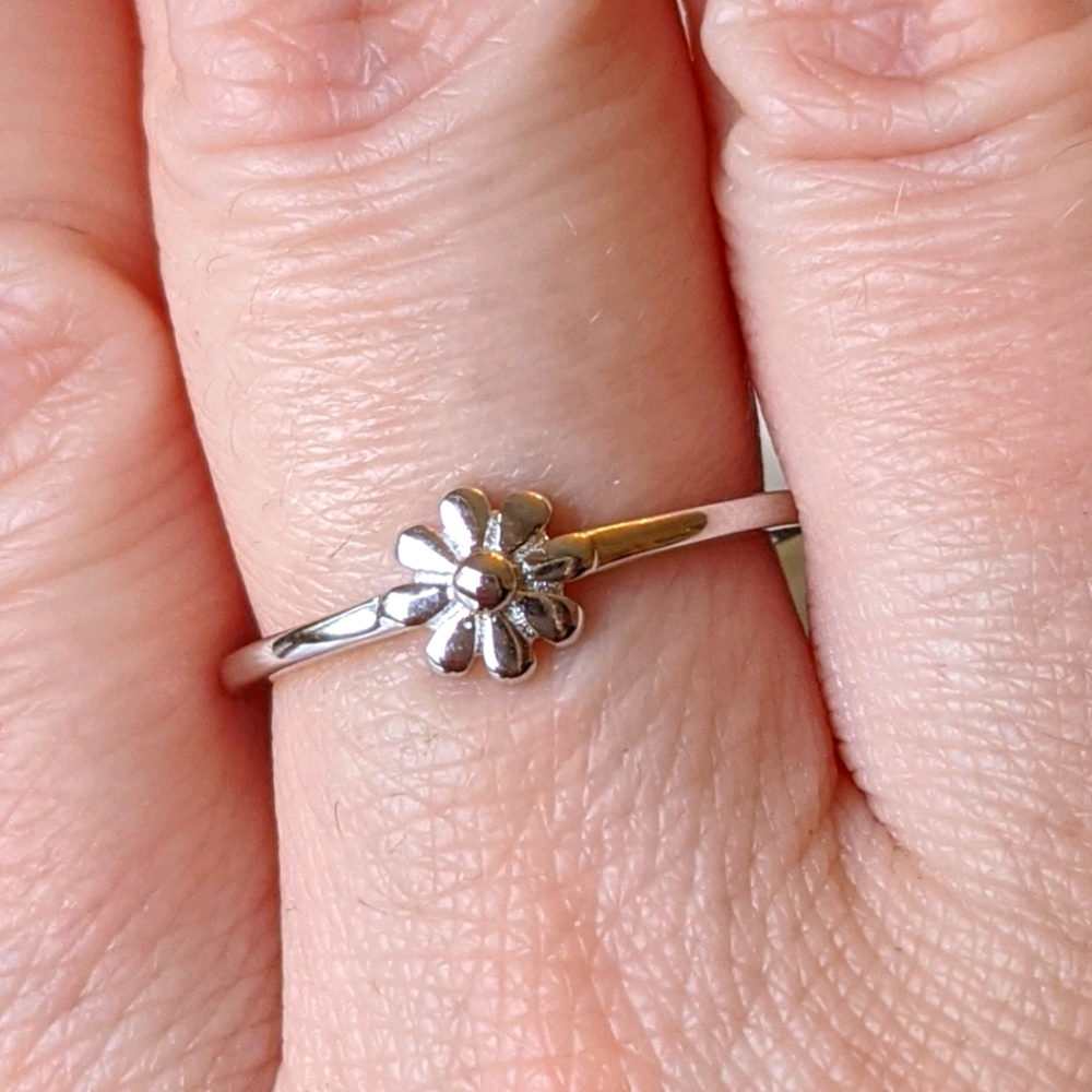 Sterling silver flower ring